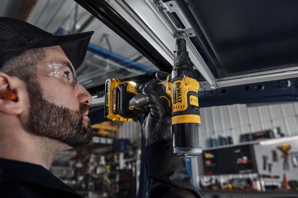 Dewalt DCF403NT Akku-Nietpistole<br>