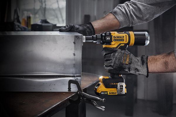 Dewalt DCF403NT Akku-Nietpistole<br>