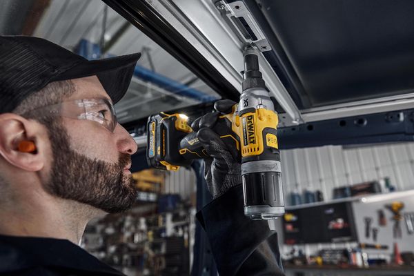 Dewalt DCF414NT Akku-Nietpistole<br>