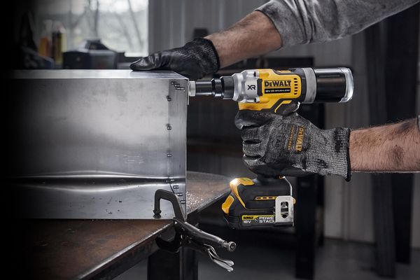 Dewalt DCF414NT Akku-Nietpistole<br>