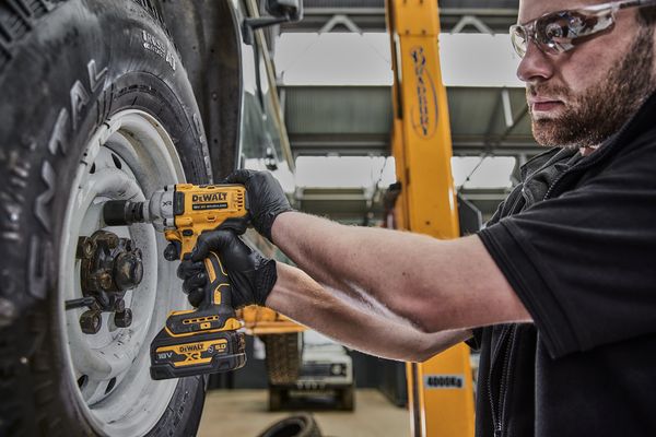 Dewalt DCF891NT Akku-Schlagschrauber, 1/2""<br>