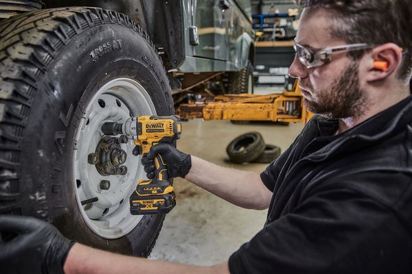 Dewalt DCF891NT Akku-Schlagschrauber, 1/2""<br>