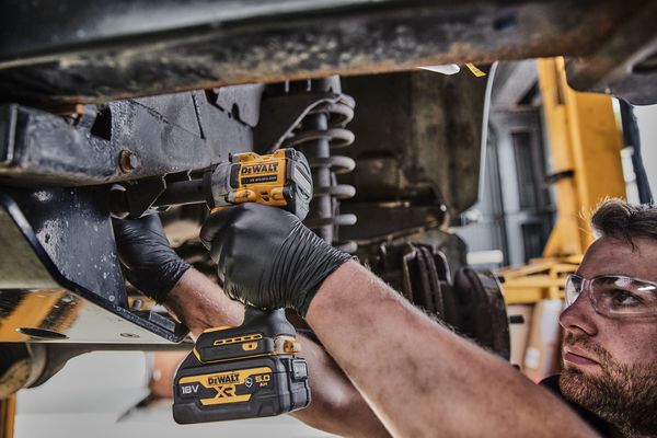 Dewalt DCF923P2G Akku-Schlagschrauber, 3/8""<br>