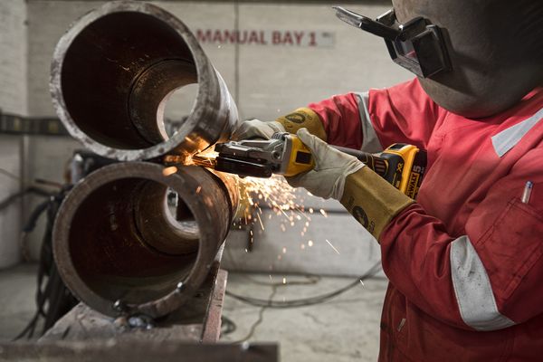 Dewalt DCG405FNT Akku-Flachkopf-Winkelschleifer<br>