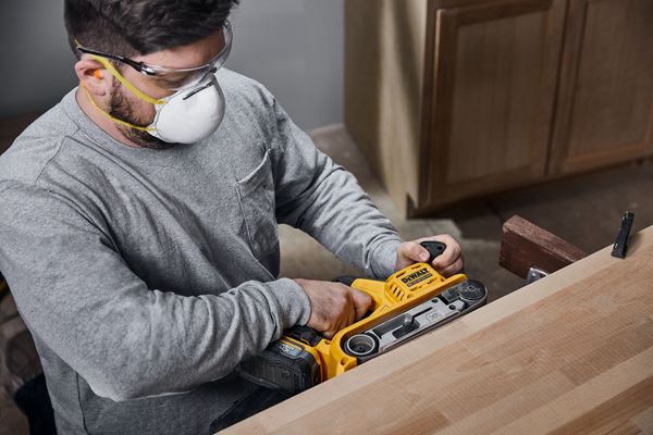 Dewalt DCW220NT Akku-Bandschleifer<br>