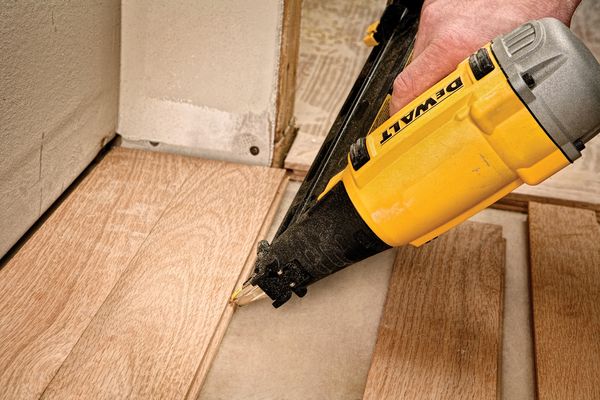 Dewalt DPN1564APP Druckluft-Stauchkopfnagler<br>