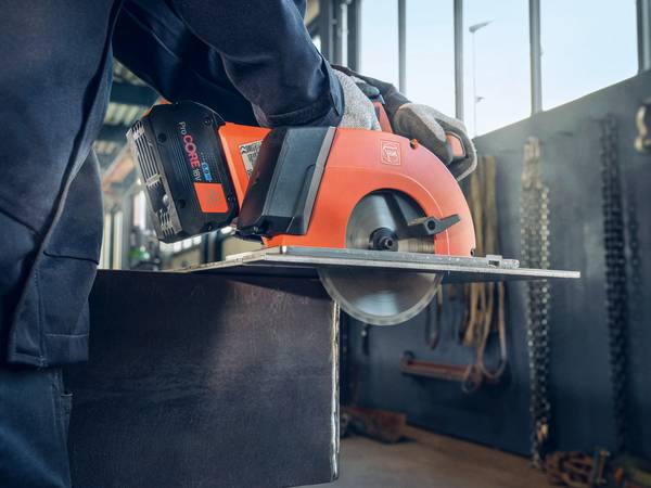 FEIN Kompakte Akku-Handkreissäge für Metall F-IRON Cut 57 AS Set 2 x 8 Ah<br>