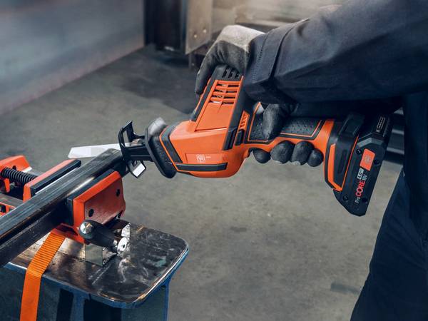 FEIN Kompakte Akku-Säbelsäge ASAS 18-21 K AS Set 2 x 4 Ah<br>