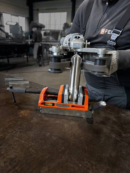 FEIN Magnetschraubstock mit Backenbreite von 100 mm VersaMAG Schraubstock Set inklusive Schutzbacken aus Aluminium<br>