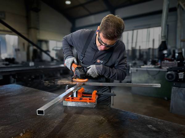 FEIN Magnetschraubstock mit Backenbreite von 100 mm VersaMAG Schraubstock Set inklusive Schutzbacken aus Aluminium<br>