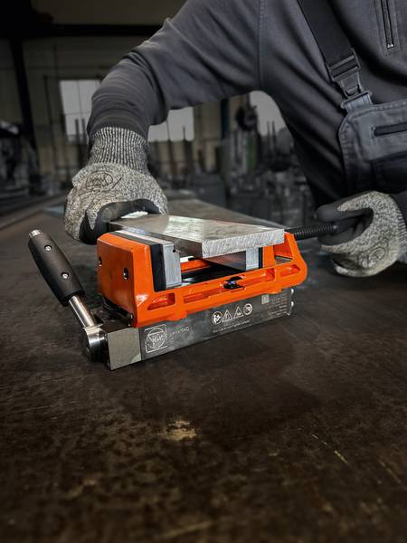 FEIN Magnetschraubstock mit Backenbreite von 100 mm VersaMAG Schraubstock Set inklusive Schutzbacken aus Aluminium<br>