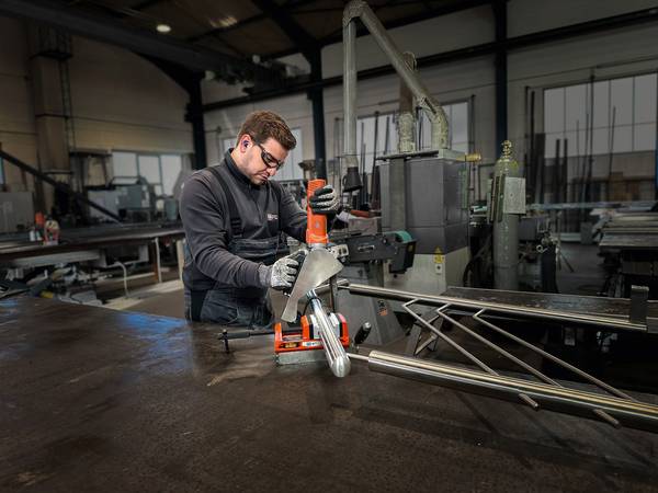 FEIN Magnetschraubstock mit Backenbreite von 100 mm VersaMAG Schraubstock Set inklusive Schutzbacken aus Aluminium<br>