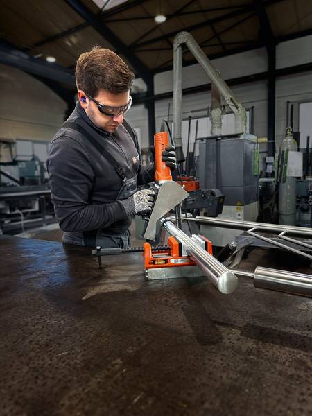 FEIN Magnetschraubstock mit Backenbreite von 100 mm VersaMAG Schraubstock Set inklusive Schutzbacken aus Aluminium<br>