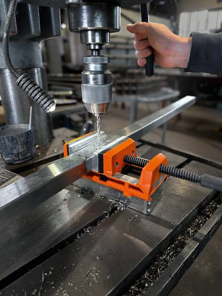 FEIN Magnetschraubstock mit Backenbreite von 100 mm VersaMAG Schraubstock Set inklusive Schutzbacken aus Aluminium<br>