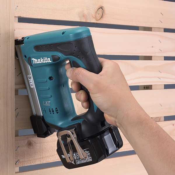 Makita DST221RTJ Akku-Tacker 18V<br>