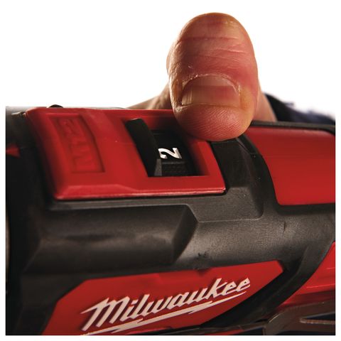 Milwaukee M12BPD-202C Akku-Schlagbohrschrauber<br>