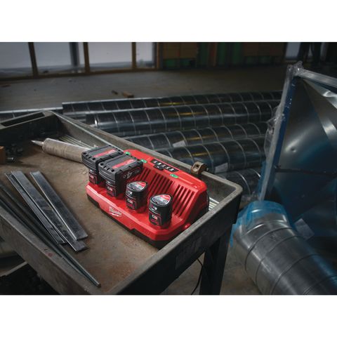 Milwaukee M12C4 Ladegerät<br>