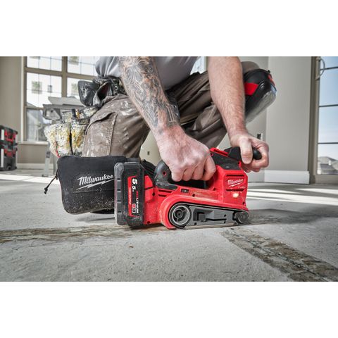 Milwaukee M18FBTS75-0 Akku-Bandschleifer<br>