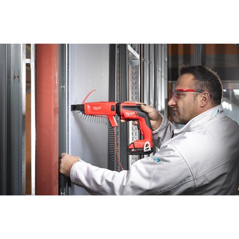 Milwaukee M18FSGC-202X Akku-Trockenbauschrauber mit Magazin<br>