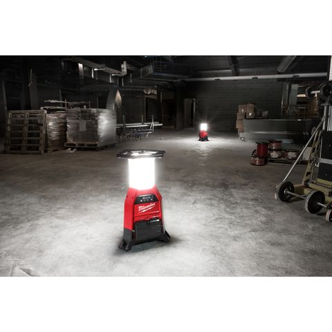 Milwaukee M18ONESLDP-0 Akku-Strahler<br>