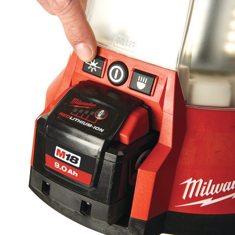 Milwaukee M18ONESLSP-0 Akku-Strahler<br>