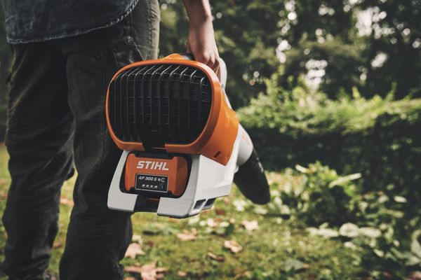 Stihl BGA 250 Akku-Handblasgerät ohne Akku und Ladegerät<br>