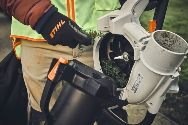 Stihl SHA 140.0 Akku-Saughäcksler<br>