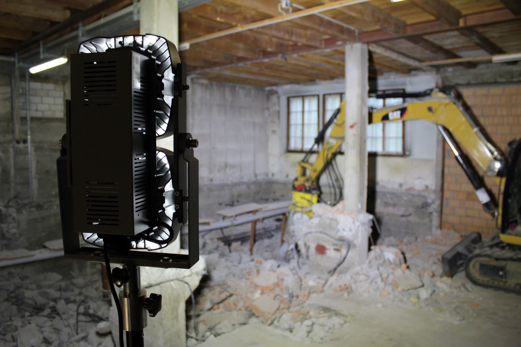 BEAM 200W