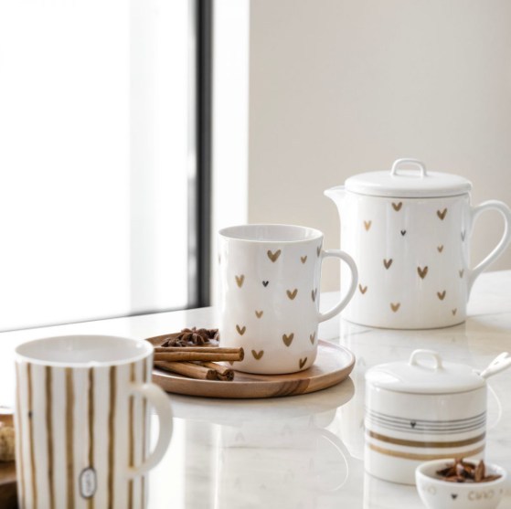 Bastion Collections Teekrug weiss mit Herzen braun