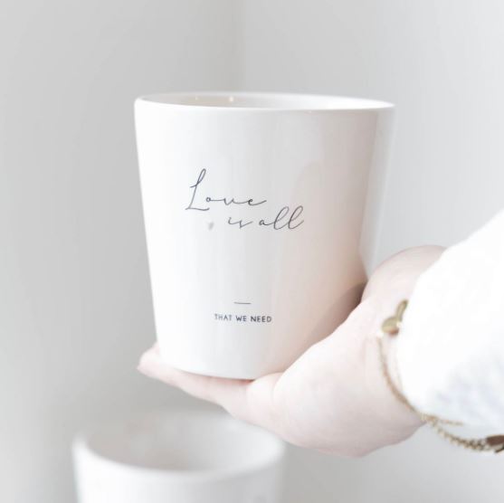 Bastion Collections Tasse “Love is all that we need”