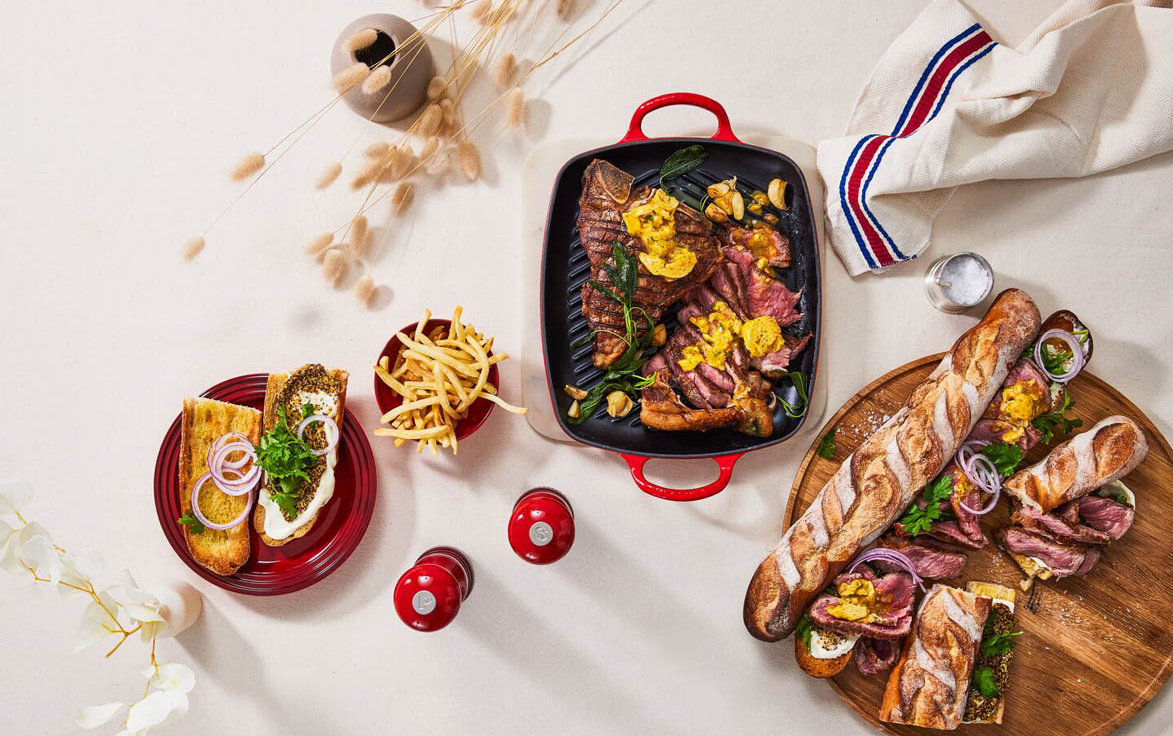 Le Creuset Grillplatte flach, rechteckig aus Gusseisen 30 cm kirschrot
