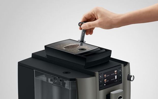 Jura Kaffeevollautomat W4 Dark Inox (SA) 15541 inklusive Starterpaket Zemp AG*