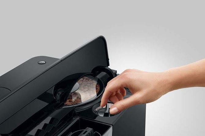 Jura Kaffeevollautomat C8 Piano Black (SA) 15604 inklusive Starterpaket Zemp AG*