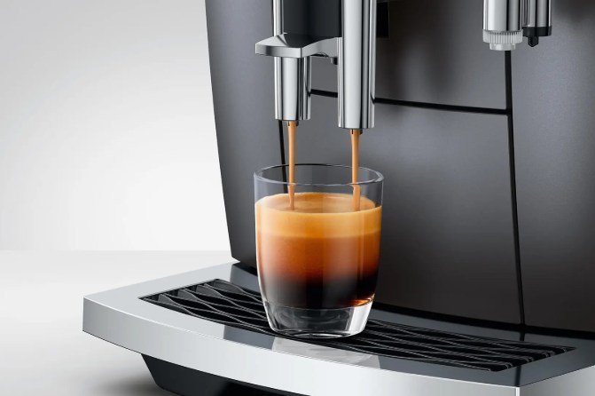 Jura Kaffeevollautomat E10 Onyx Grey (SA) 15744 inklusive Starterpaket Zemp AG*