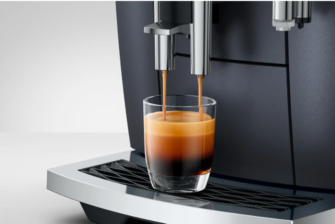 Jura Kaffeevollautomat E8 Cosmic Black (SD) 15750 inklusive Starterpaket Zemp AG*