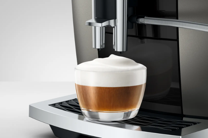 Jura Kaffeevollautomat E6 Dark Inox (SD) 15829 inklusive Starterpaket Zemp AG*