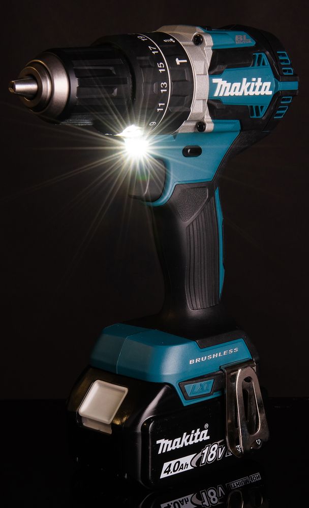 Makita Akku Schlagbohrschrauber LXT, mit 2 x 5.0 Ah Akkus & Ladegerät
